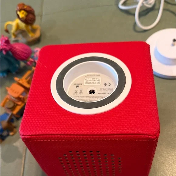 Tonies Box with Figurines Bundle - Picture 4 of 10